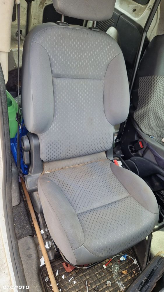 BERLINGO III PARTNER III FOTEL PRAWY PRZÓD - 1