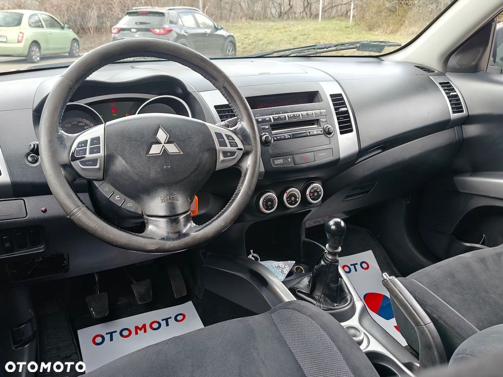 Mitsubishi Outlander 2.0 DI-D 4WD Intense - 15