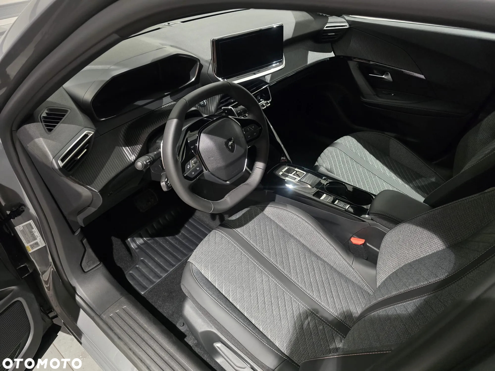 Peugeot 2008 PureTech mHEV Allure e-DCS6 - 8