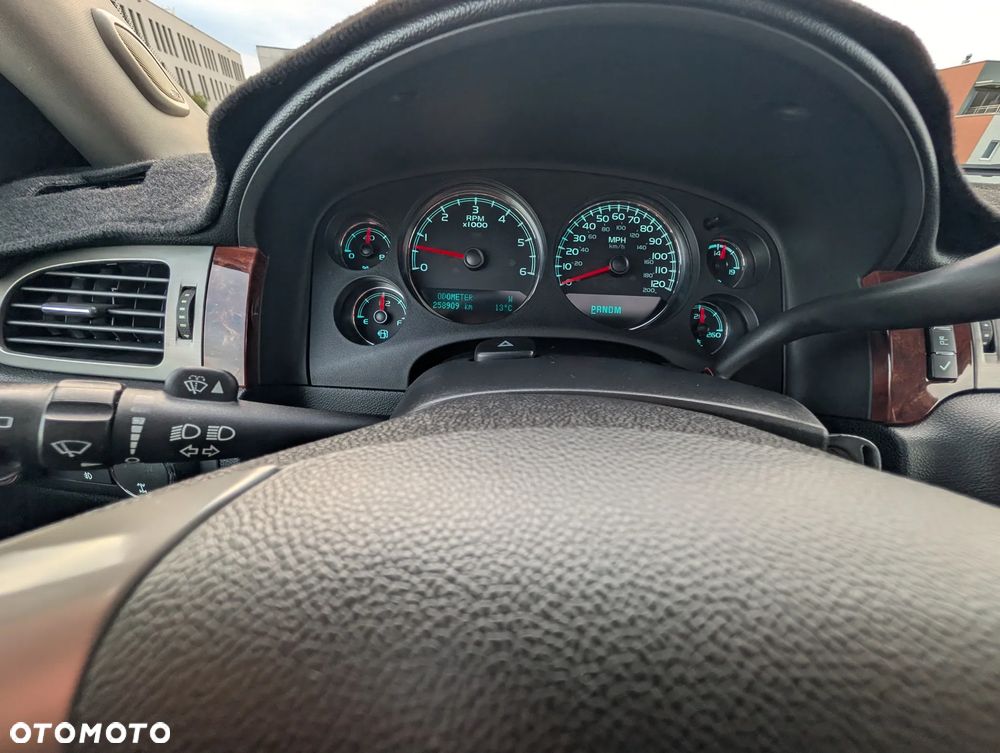 Chevrolet Suburban - 33