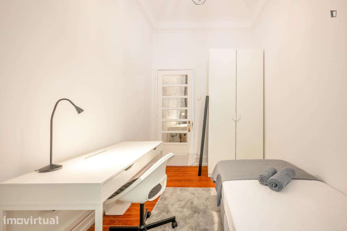 Quarto - localizado em Marquês de Pombal Lisbon - Grande imagem: 3/19