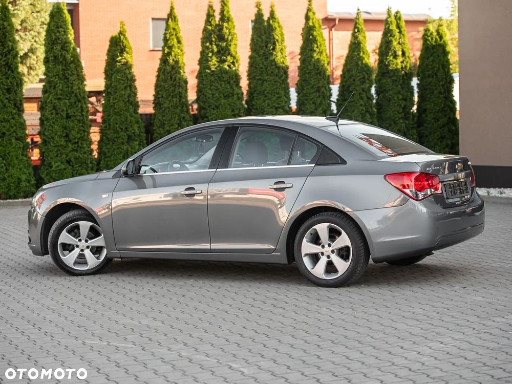 Chevrolet Cruze 1.8 LT - 10