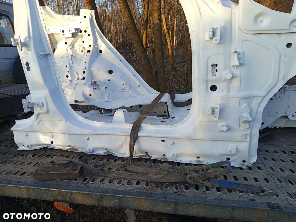 PRÓG PRAWY ZE SŁUPKIEM A BMW X5 G05 F95 18- - 2