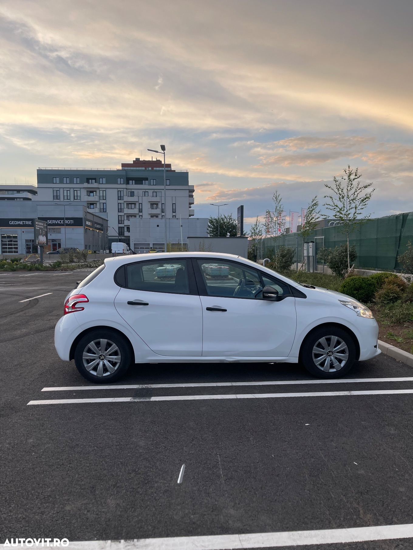 Peugeot 208 - 11