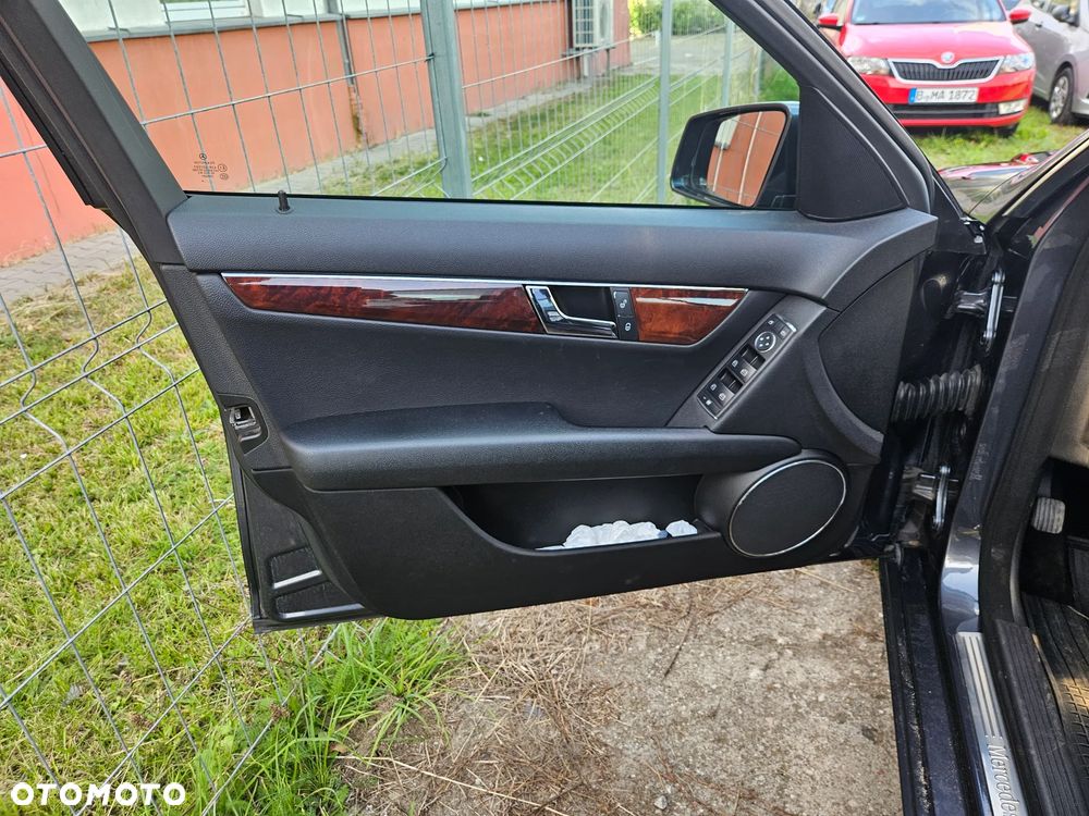 Mercedes-Benz Klasa C 180 Kompressor Automatik BlueEFFICIENCY - 11
