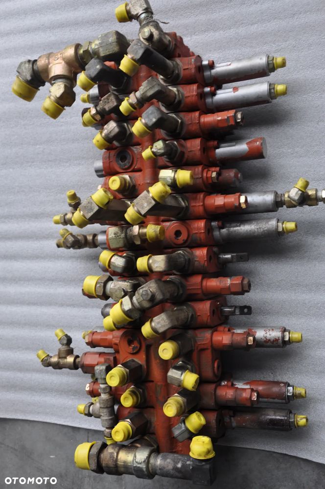 Rozdzielacz  Hydrauliczny Minikoparka C0070-33225 - 5