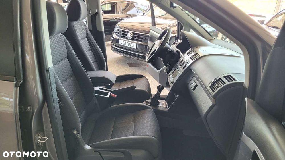 Volkswagen Touran - 30