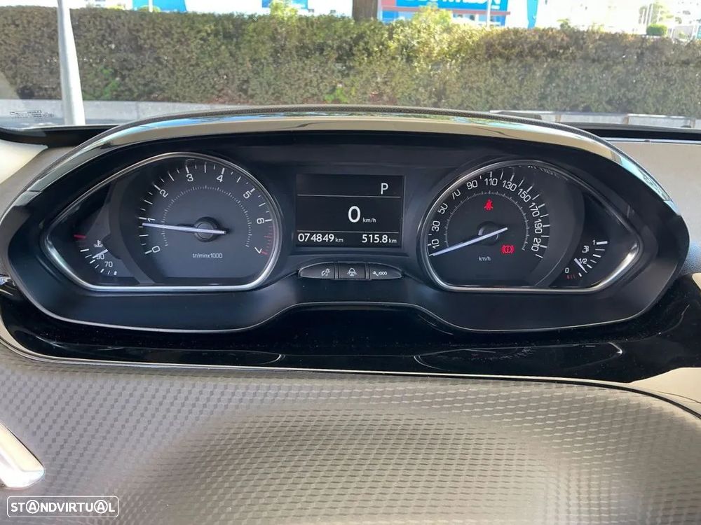Peugeot 2008 1.2 PureTech Allure EAT6 - 10