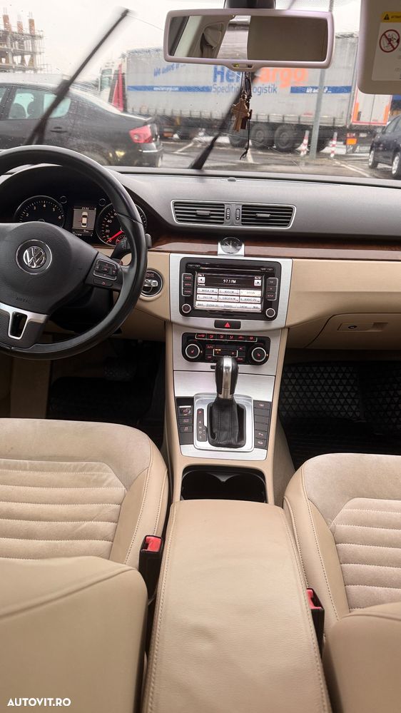 Volkswagen Passat - 12
