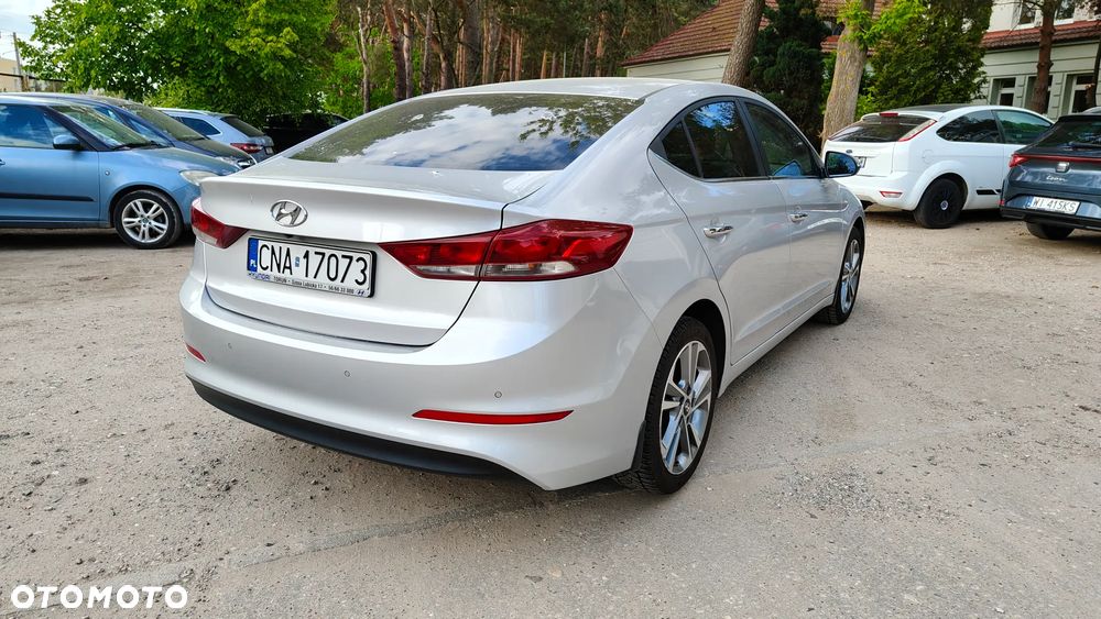 Hyundai Elantra 1.6 Classic Plus - 5