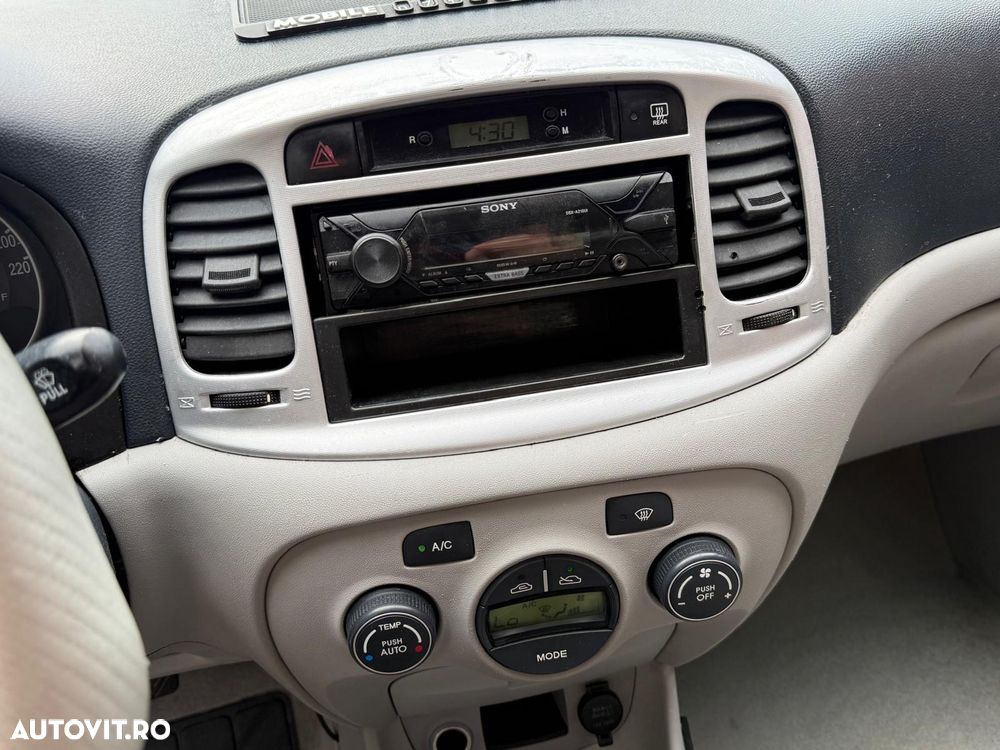 Hyundai Accent - 19