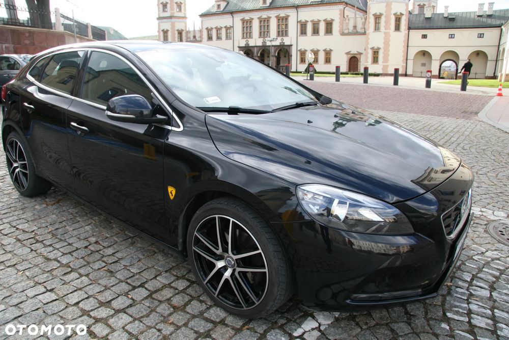 Volvo V40 T2 Momentum - 1