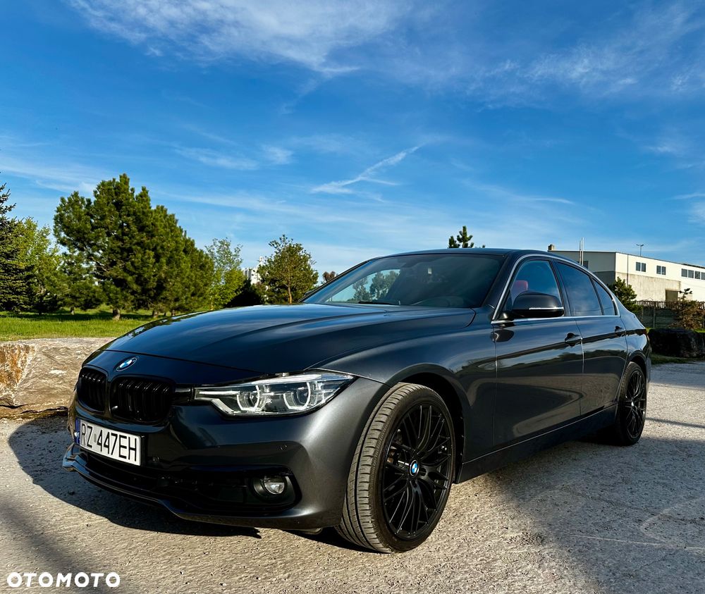 BMW Seria 3 330i xDrive Sport Line - 38