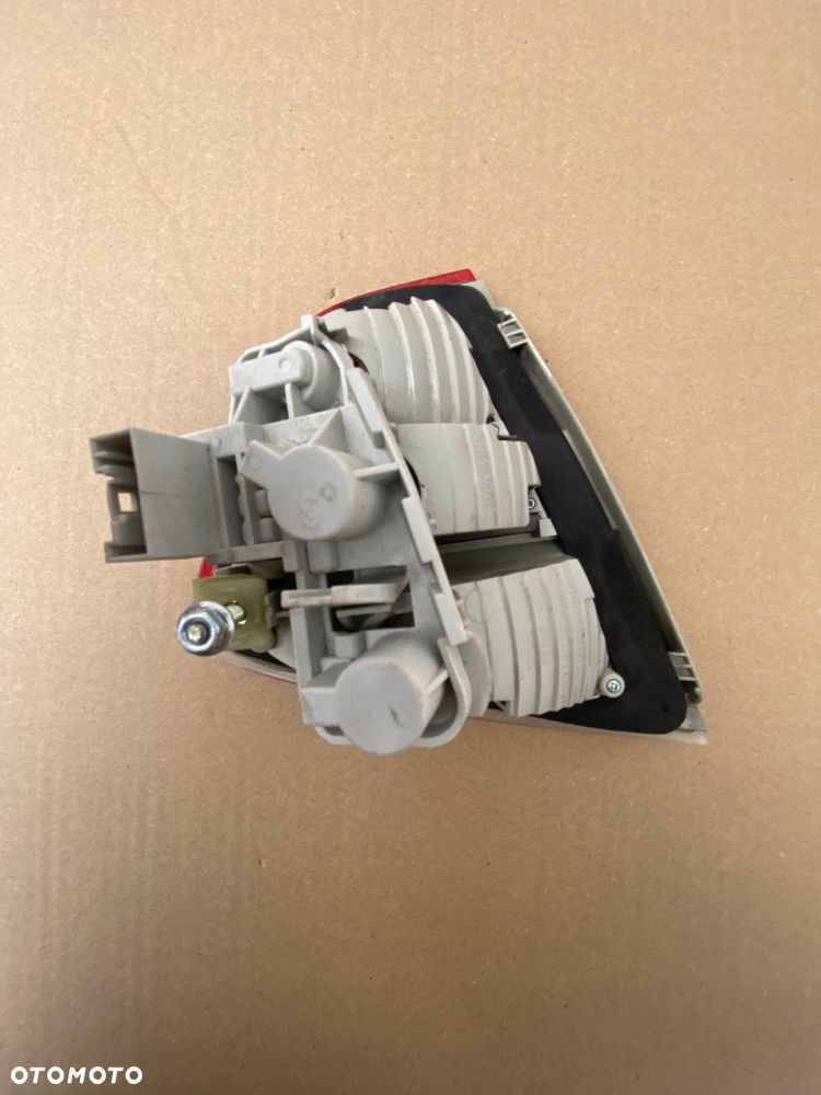 BMW 3 E90 LAMPA TYŁ TYLNA PRAWA W KLAPĘ 6937460 ORYGINAŁ - 6