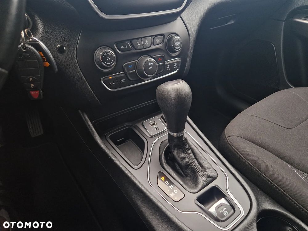 Jeep Cherokee - 20