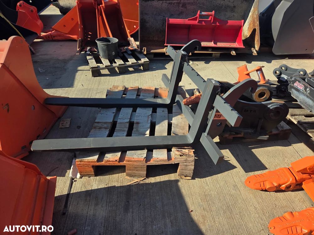 Hitachi ZW75-6, 2019, 2.745h, CUPA MULTIFUNCTIONALA 1mc, FURCI, CUPLA RAPIDA, ridica 2,4 tone la 3,2m, incarca 8x4 si  sem basculabila, Masa operationala 5tone, Anv 80% ok, motor 75CP, produs in Germania, posibilitate leasing 3 ani-PROMOTIE 29.900 EUR+Tva - 31