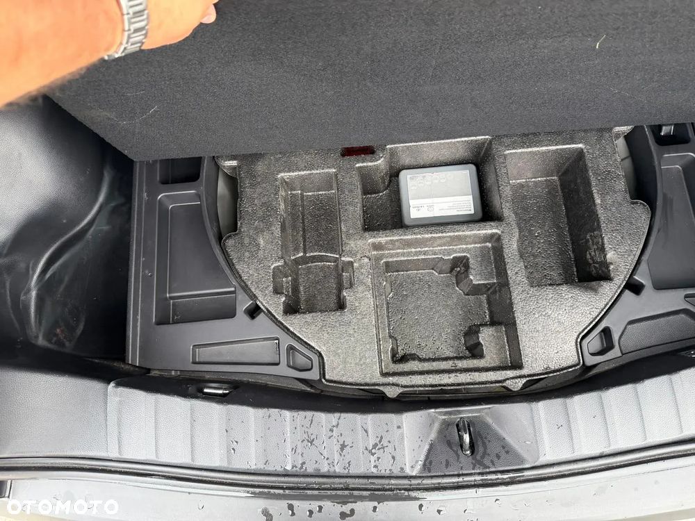 Toyota Corolla Cross 2.0 Hybrid Style - 17