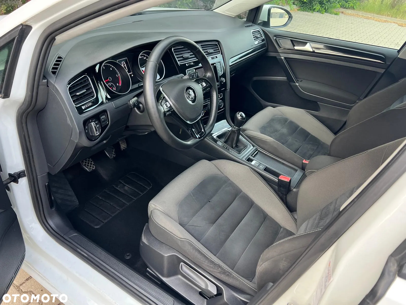 Volkswagen Golf 2.0 BlueTDI 4Motion Comfortline - 10