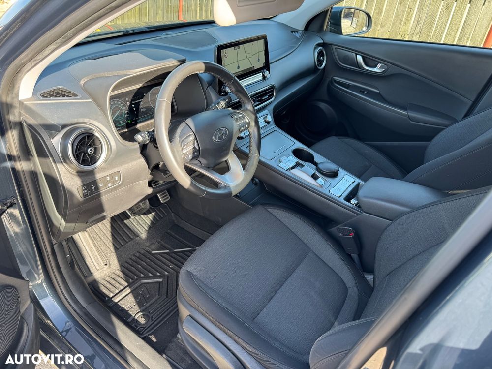 Hyundai KONA - 10