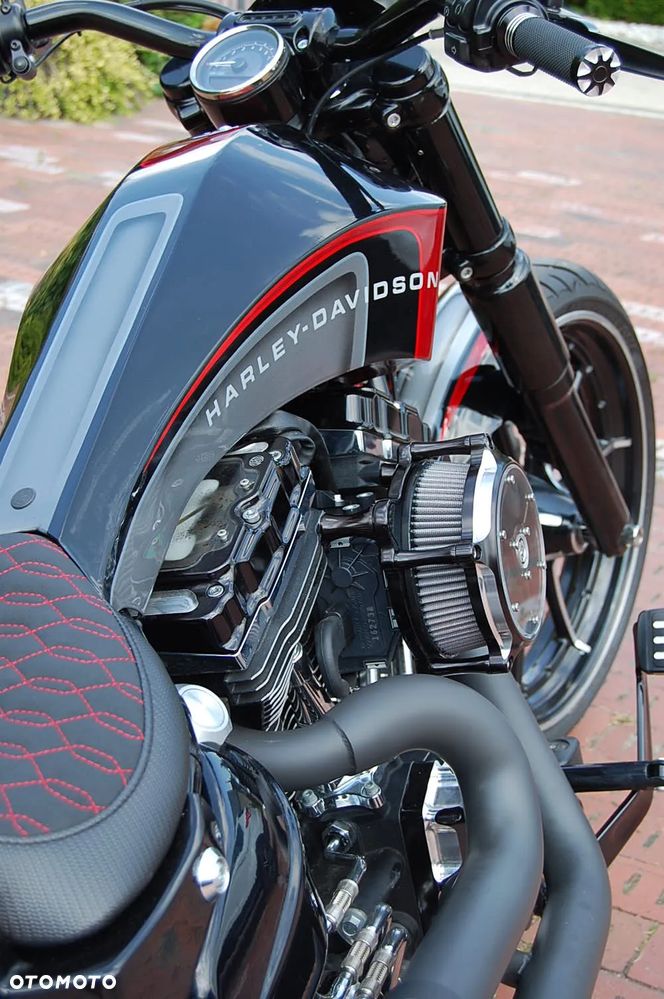 Harley-Davidson FXSB Breakout - 16