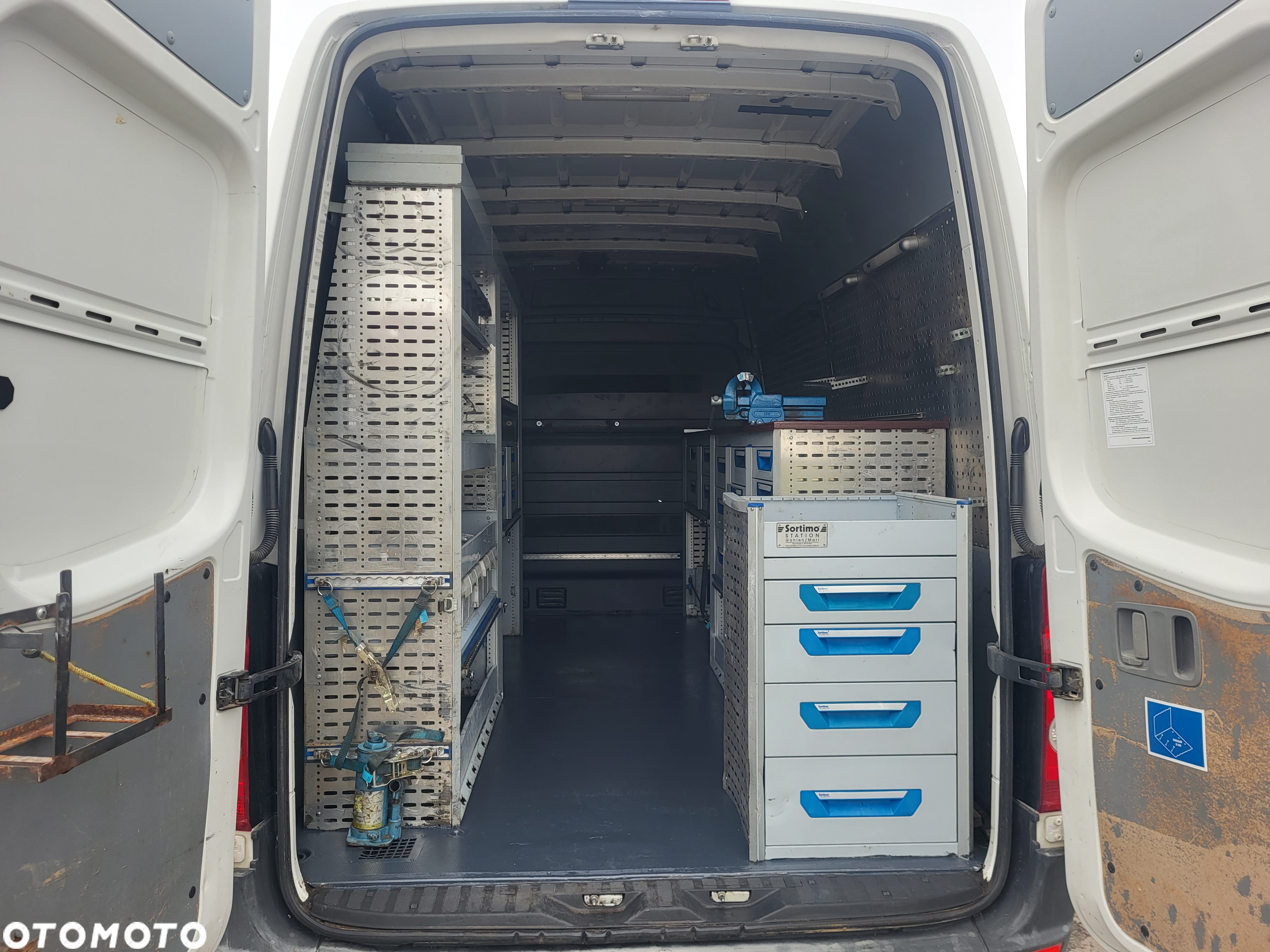 Volkswagen Crafter blaszak z zabudową warsztatową - 7