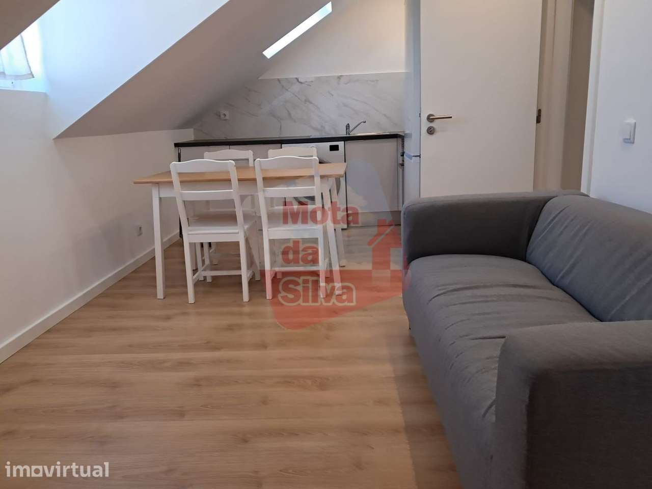 Excelente Apartamento T1 Mobilado e Equipado - Grande imagem: 2/14