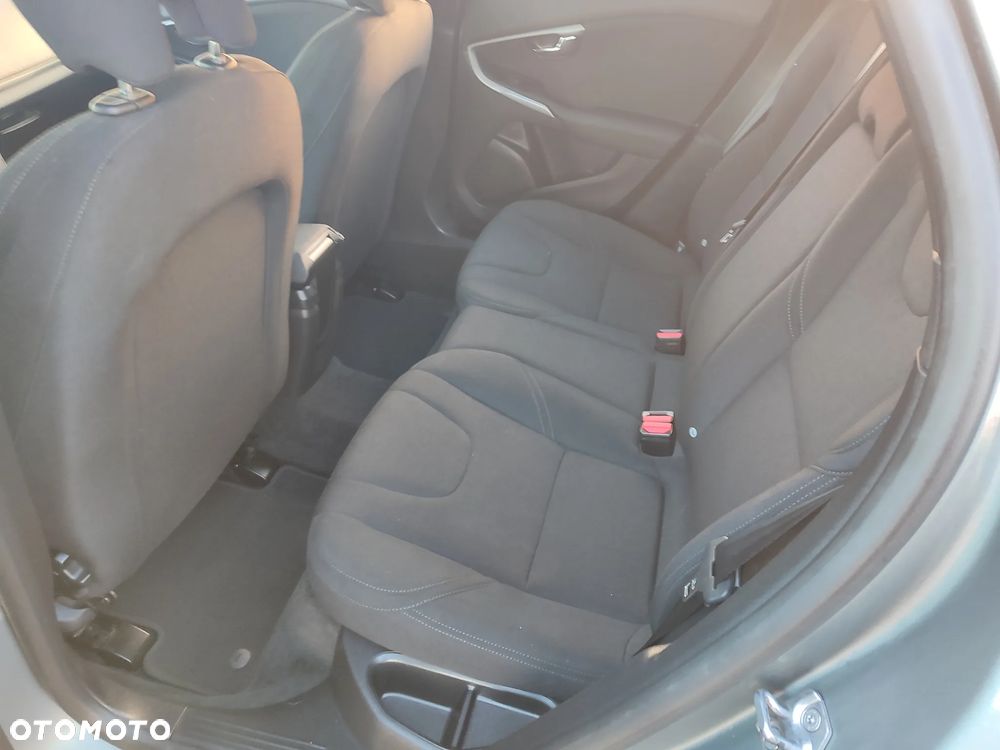 Volvo V40 D2 Momentum - 24