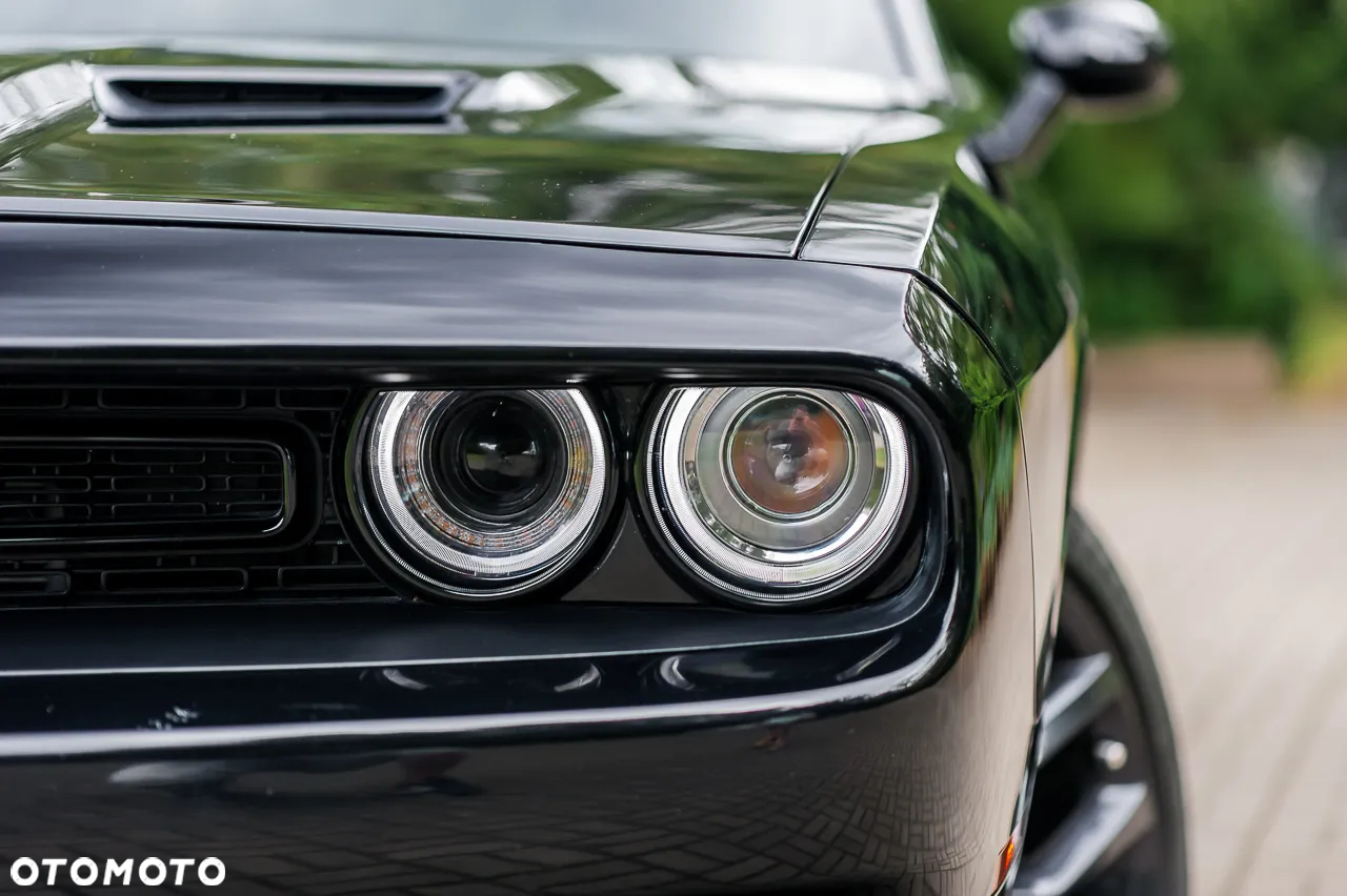 Dodge Challenger - 4