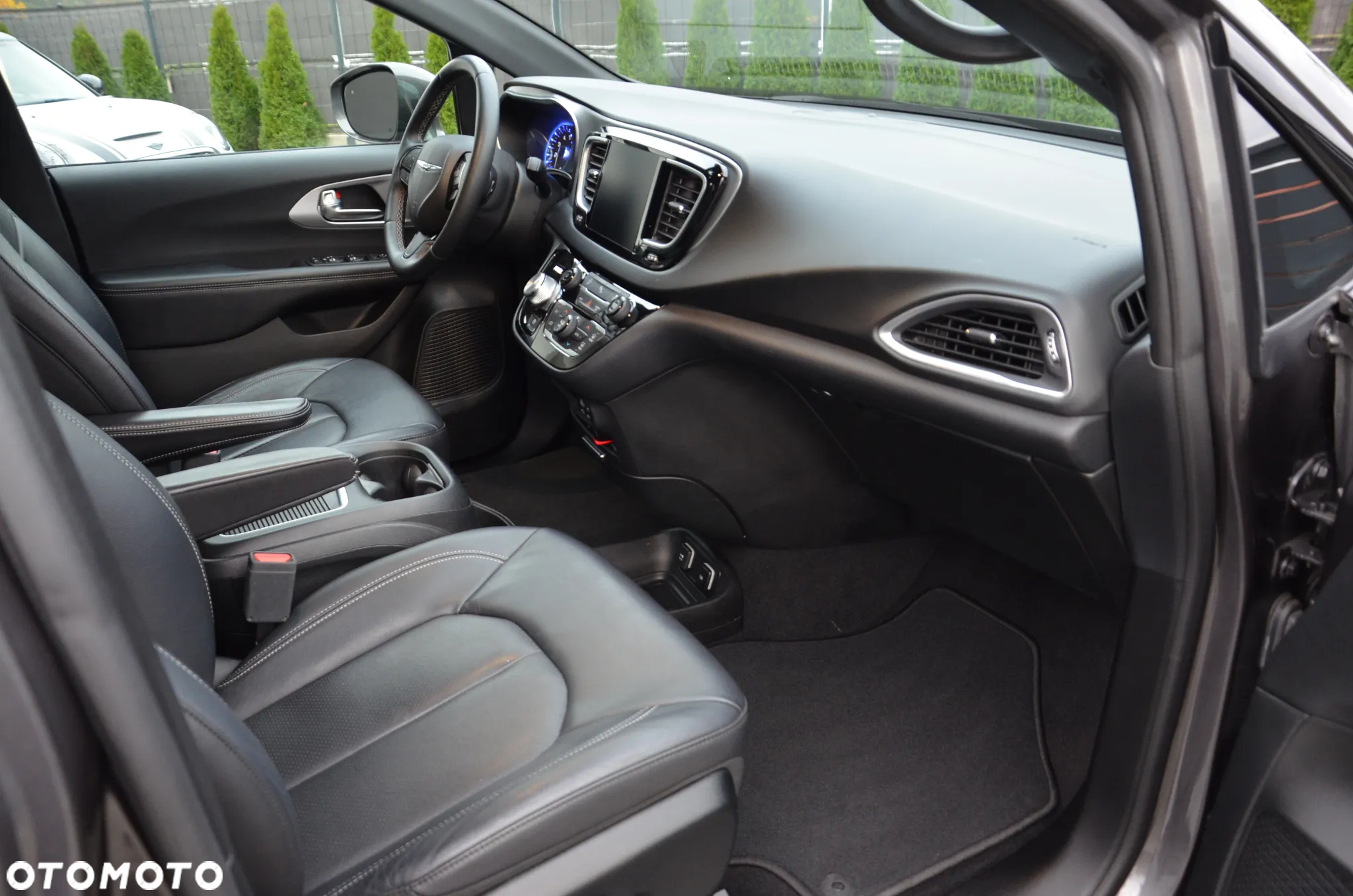 Chrysler Pacifica - 7