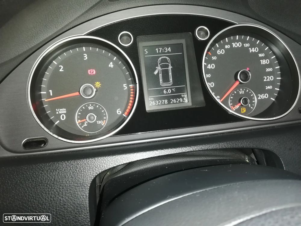 VW Passat Variant 1.6 TDI DPF BlueMotion Highline - 10