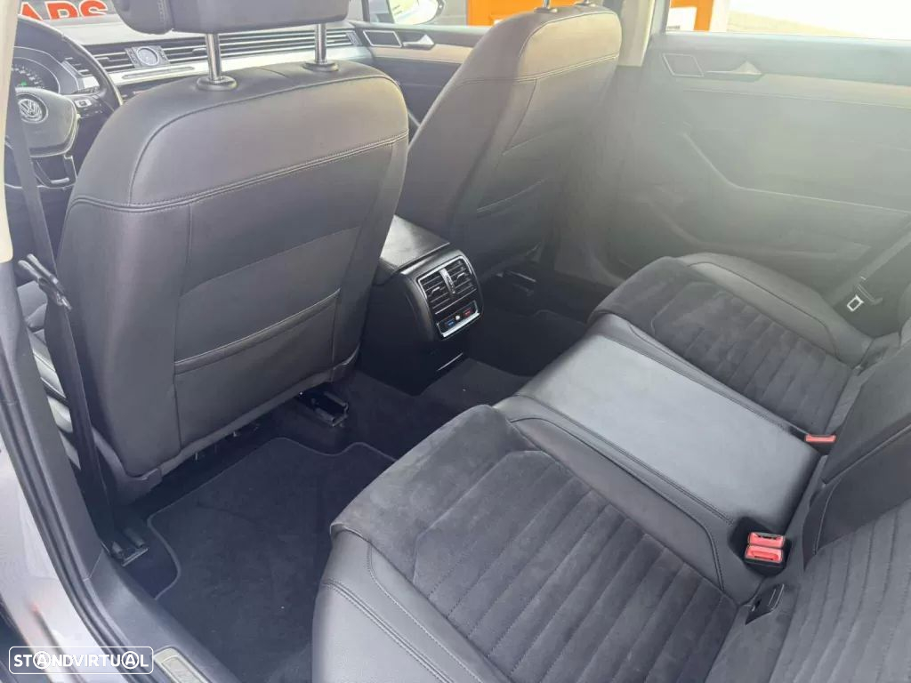 VW Passat Variant 2.0 TDi R-Line DSG - 24