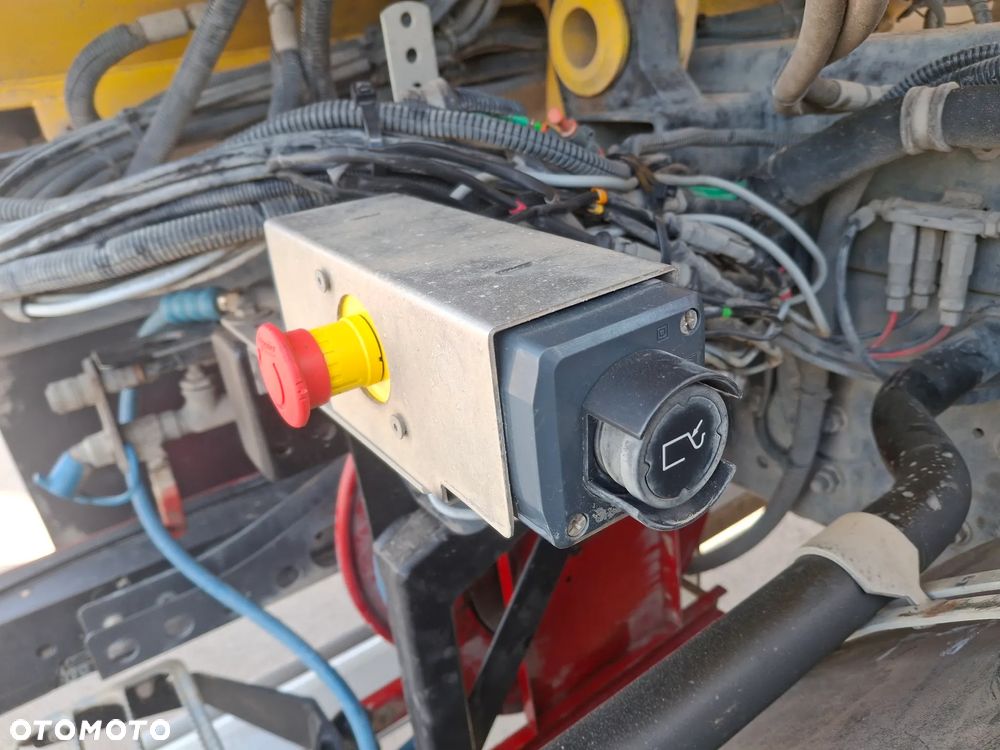 Renault C280 Zamiatarka SEMAT Zoeller FAUN Karcher 2 Silniki Rura Do Liści Listwy Ciśnieniowe Lanca 2 Zbiorniki Wody Szczotki L/R 2018r Euro 6 Motogodziny: 740MTH - 21