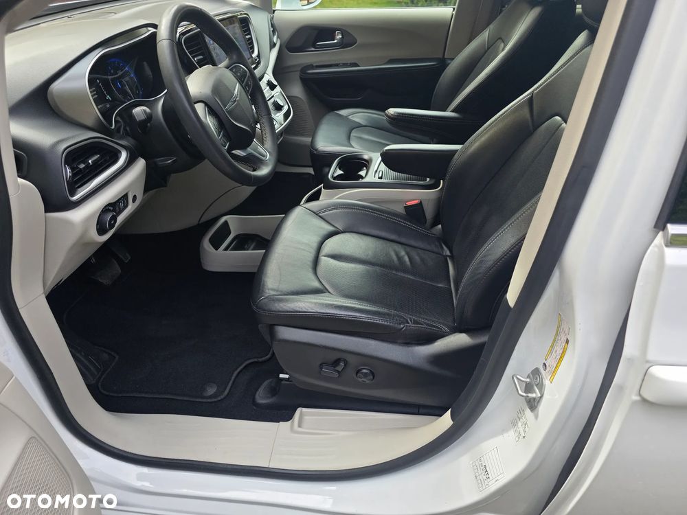 Chrysler Pacifica - 7