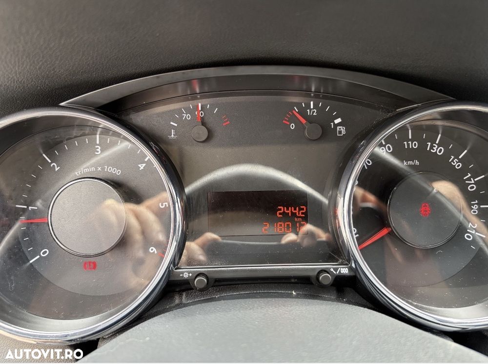 Peugeot 5008 1.6 HDI Confort Pack - 4