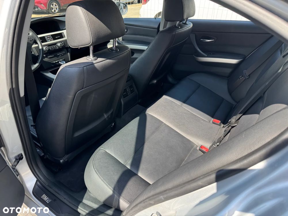 BMW Seria 3 320d DPF - 32