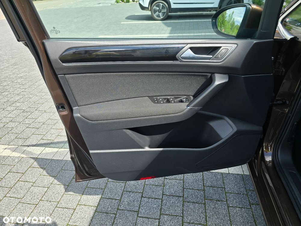 Volkswagen Touran 2.0 TDI SCR Highline - 22