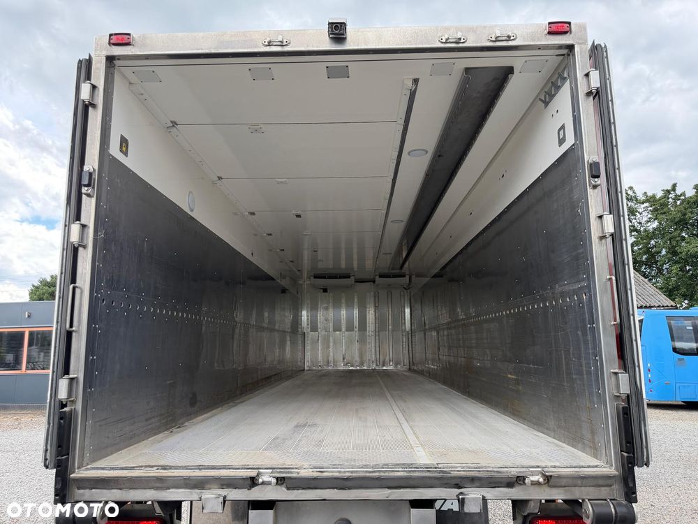 Volvo FM 370 / 6x2 / Chłodnia / Winda / - 21
