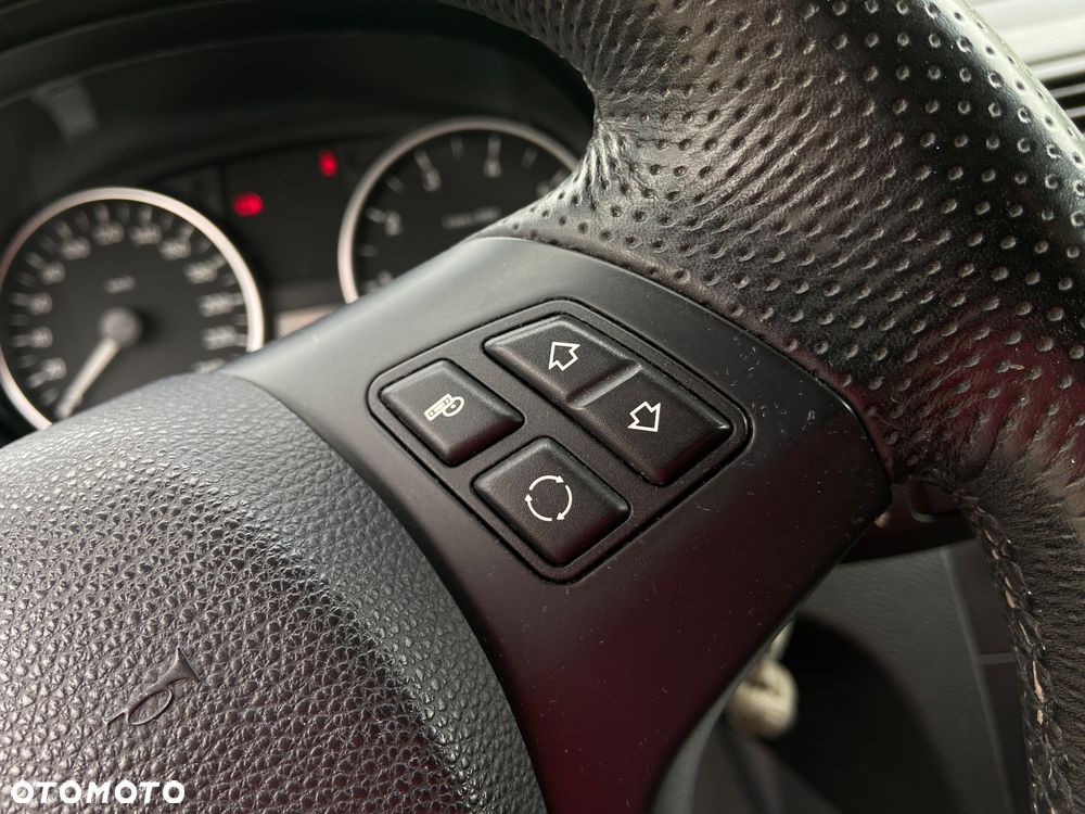 BMW Seria 1 - 24