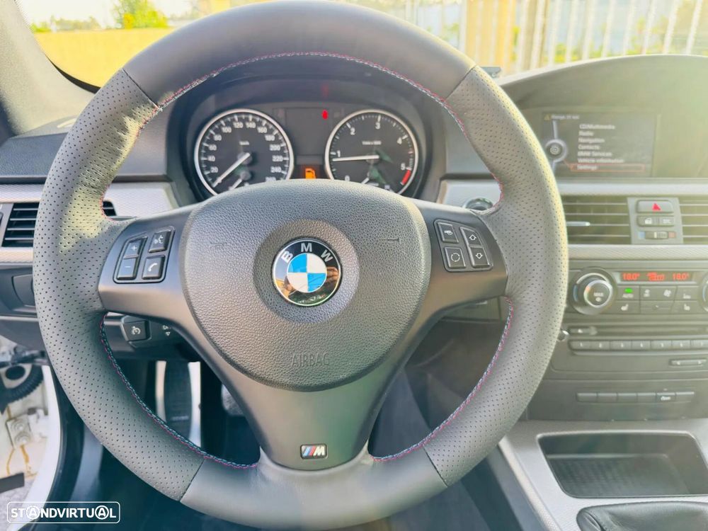 BMW 320 d Coupe Edição M - 17