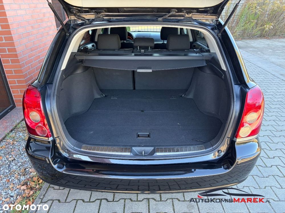 Toyota Avensis - 23