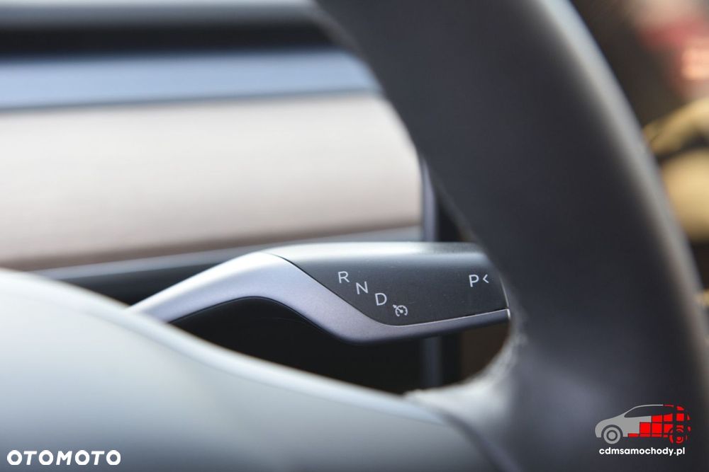 Tesla Model Y - 34