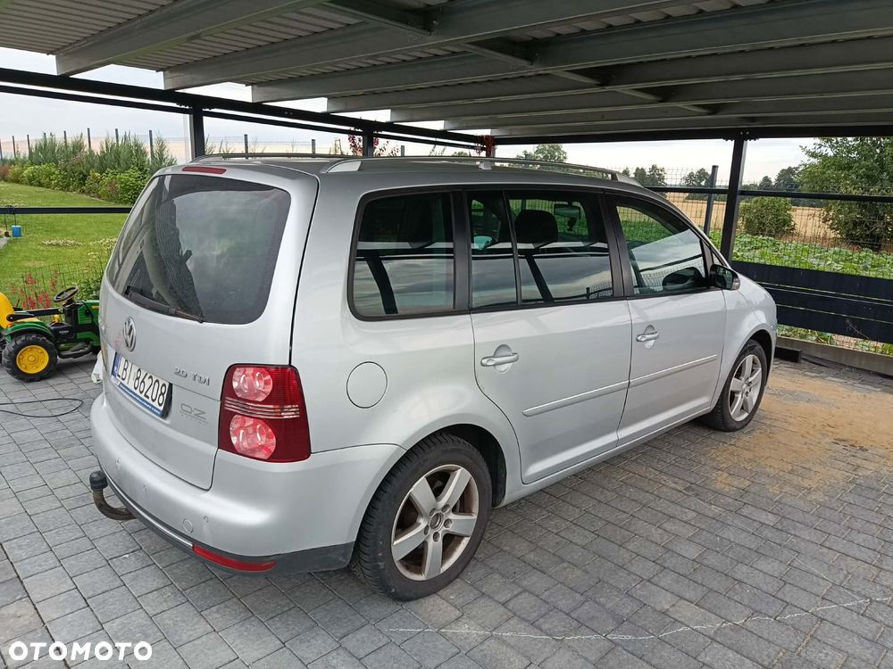 Volkswagen Touran 2.0 TDI DPF Highline DSG - 1