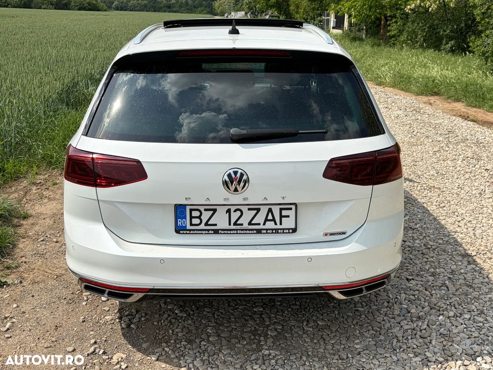 Volkswagen Passat 2.0 TDI SCR 4Motion DSG Elegance - 4