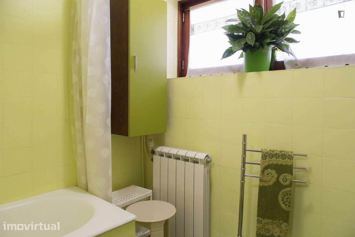 Quarto - localizado em Paranhos Porto - Grande imagem: 2/43