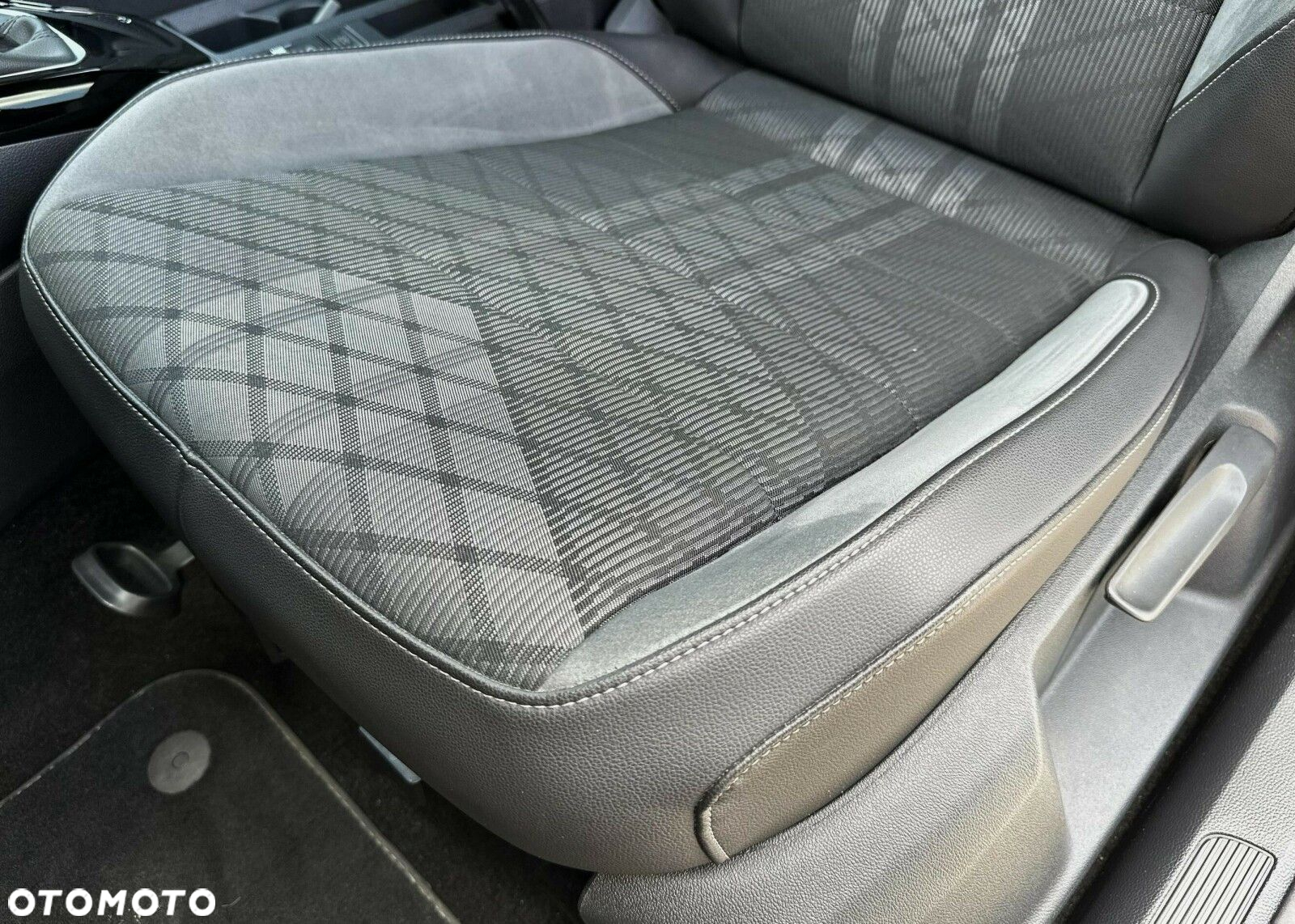 Volkswagen T-Roc - 12