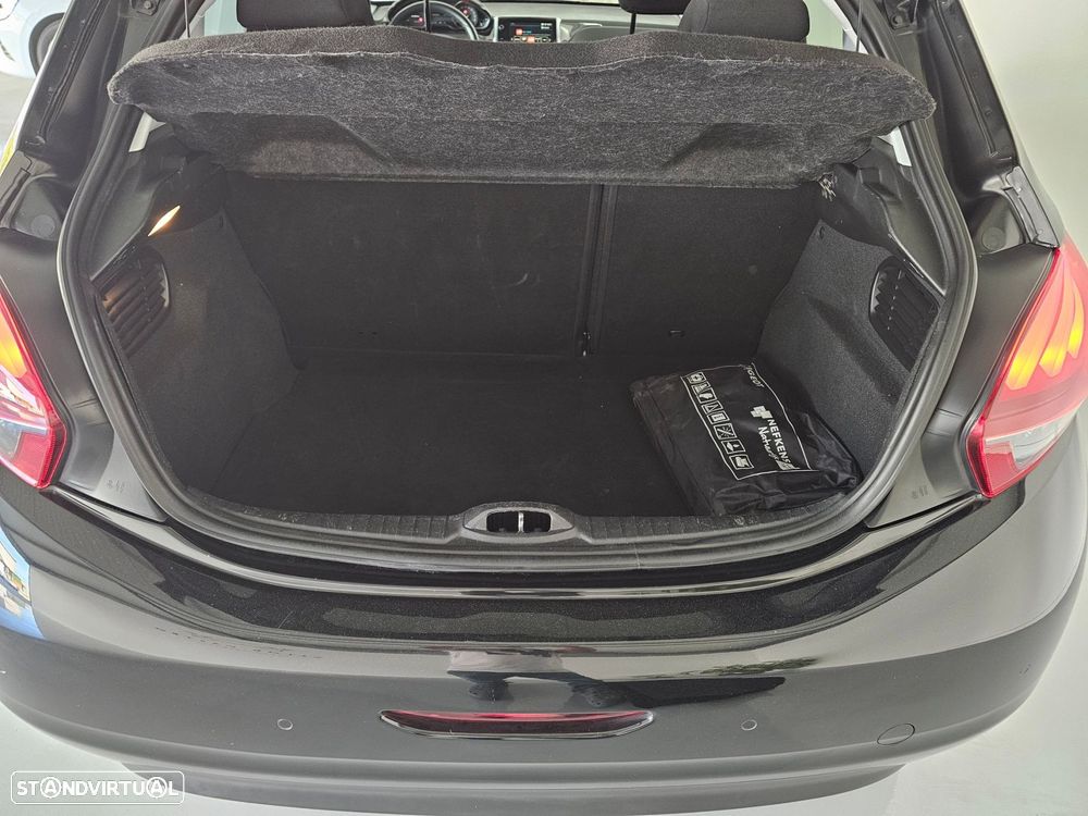 Peugeot 208 - 17