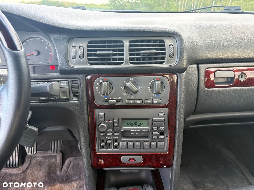 Volvo C70 2.4 - 35