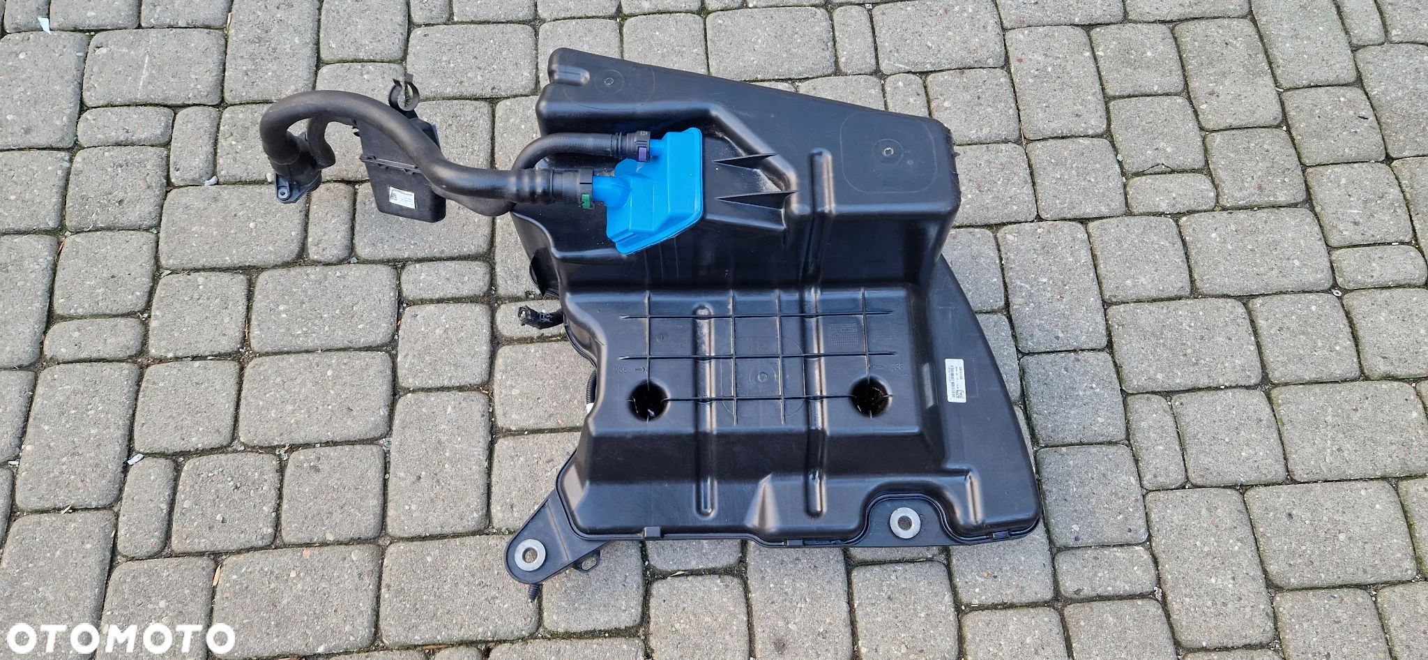 AUDI A5 a4 8W ZBIORNIK ADBLUE IDEAŁA 8W0131878BH 8W0131969J - 1
