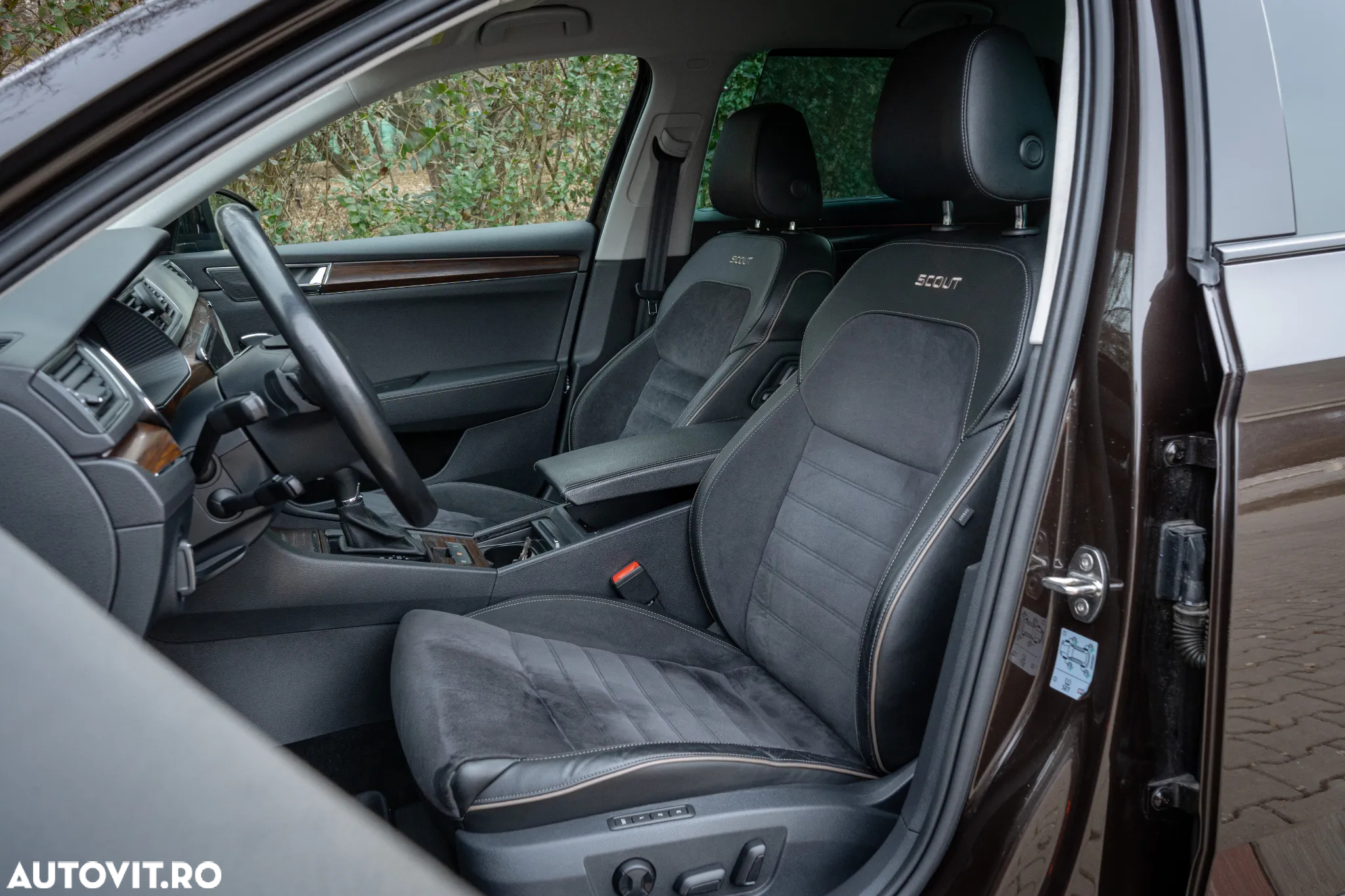 Skoda Superb Combi 2.0 TDI 4X4 DSG Scout - 26