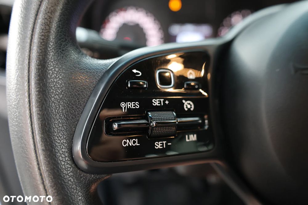 Mercedes-Benz Sprinter - 25